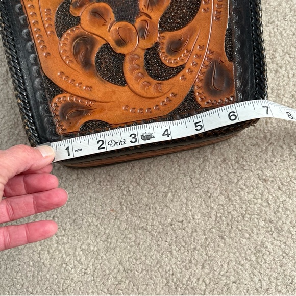 Vintage 60s Clifton’s Hand Tooled Leather Brown Caramel Adjustable Shoulder Bag - Picture 6 of 16